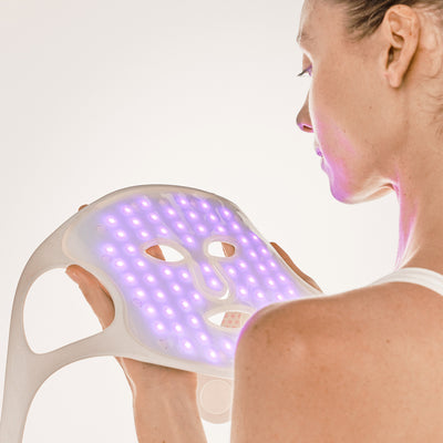 How to use led face mask light therapy